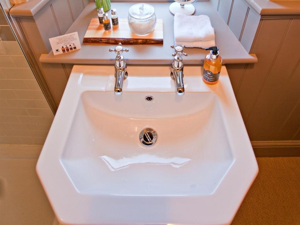 Grove Park Bed & Breakfast Newport  Bagian luar foto